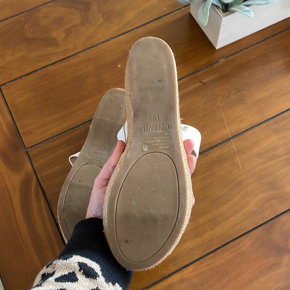 Crown & Ivy White Wedges - Picture 2 of 2